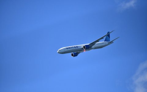 三岁萌娃首飞长途：一场超越预期的云端亲子实验