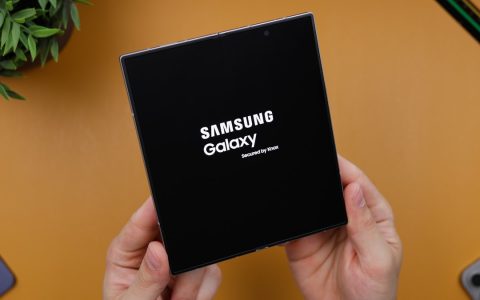 三星Galaxy Z Fold 8设计图曝光：折叠屏的“微整形”与AI野望