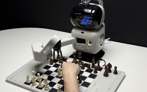 当宙斯与马拉多纳同场竞技：AI足球游戏如何颠覆体育电竞生态