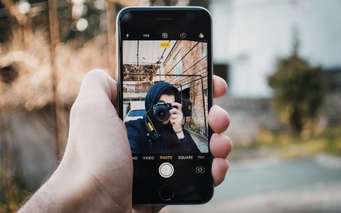 iPhone 18系列或迎统一设计语言：灵动岛全面“瘦身”