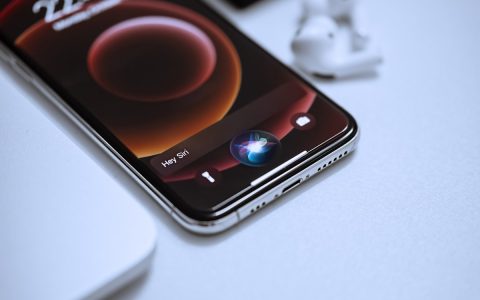 苹果Siri革命：iOS 27将如何用AI重塑人机交互？