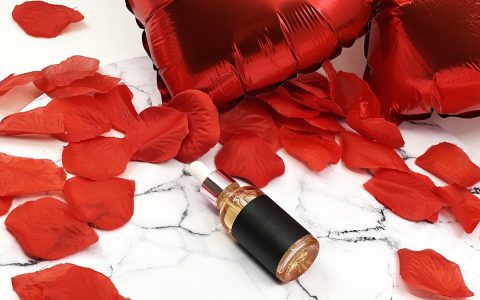 从鲑鱼精液到鸟粪面膜：社交媒体上的奇葩护肤术，科学依据何在？