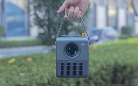 安克投影仪拆解：可拆卸音箱的声学革新与便携性悖论