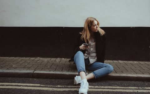 三星短信谢幕，谷歌消息上位：一场安卓生态的“统一战争”