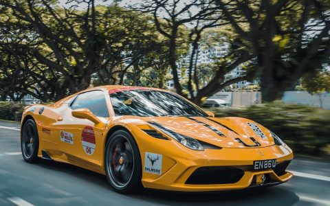 扭矩狂想曲：当超级跑车突破物理极限