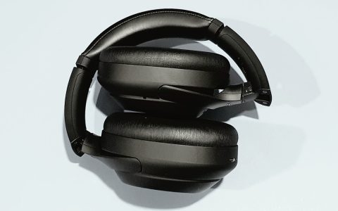 云端静界：资深飞人主编亲测，飞行耳机如何重塑空中体验