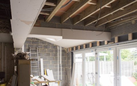 肋骨重塑：从医美新宠透视身体焦虑的“硬核”转向