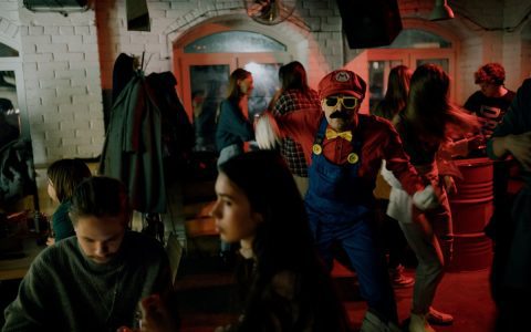 马里奥银河电影惊现“F词”争议：可爱星孩为何口出秽语？